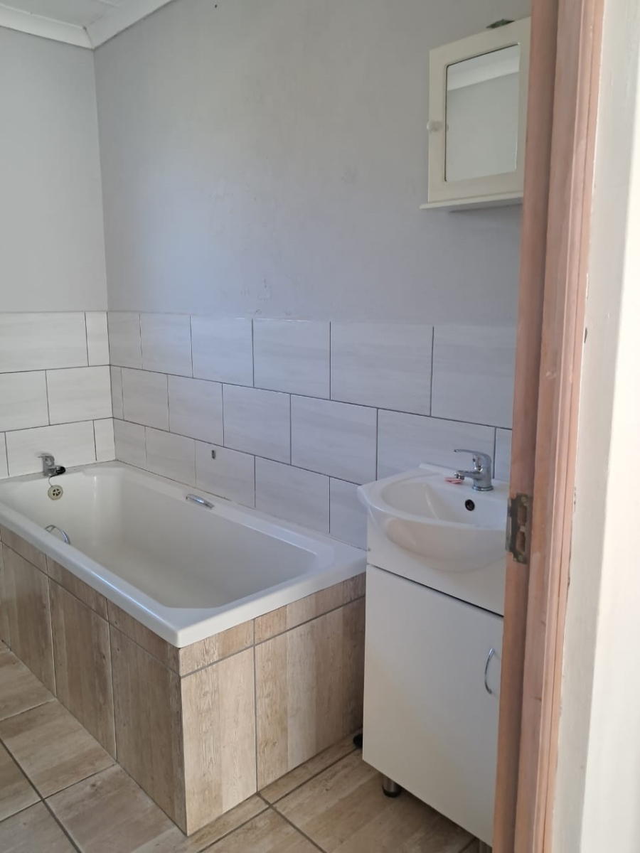 To Let 3 Bedroom Property for Rent in Albertinia Western Cape